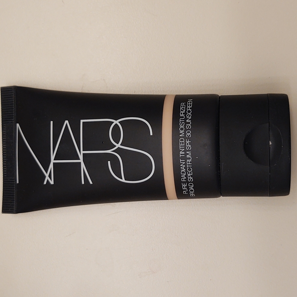 Nars Pure Radiant Tinted Moisturizer